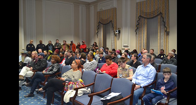 Supporters and opponents to removal of statue meet at City Hall