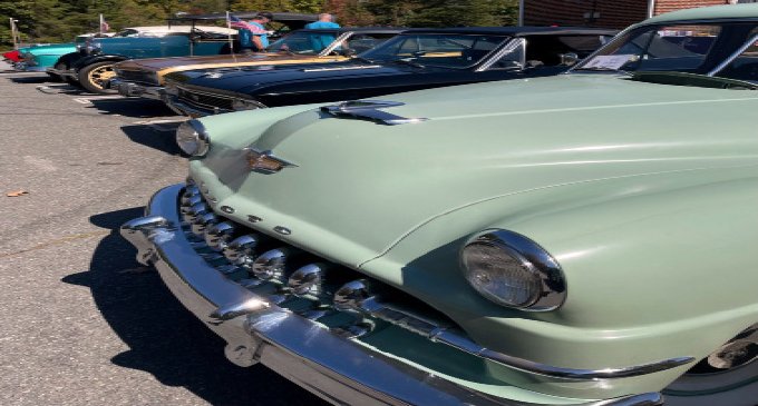 ‘Every car has a story.’ Classic car display brings back memories at Fall Festival