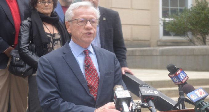 Mayor Allen Joines announces plans to seek re-election