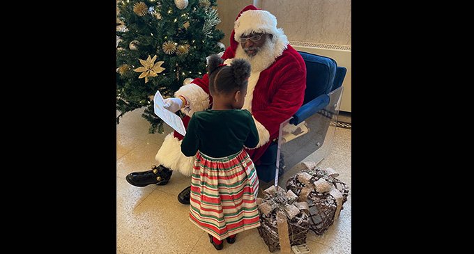 Santa makes special appearance at Union Station